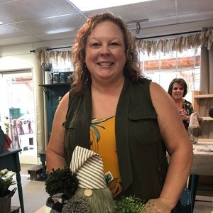 Meet your Posher, Crystal